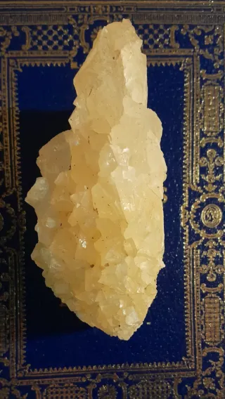 Precioso mineral de calcita mielina