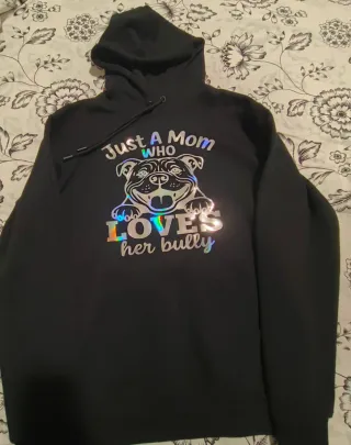 Sudadera Just a Mom Who Loves Her Bully