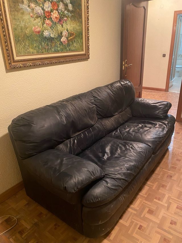 Sofá de piel azul marino