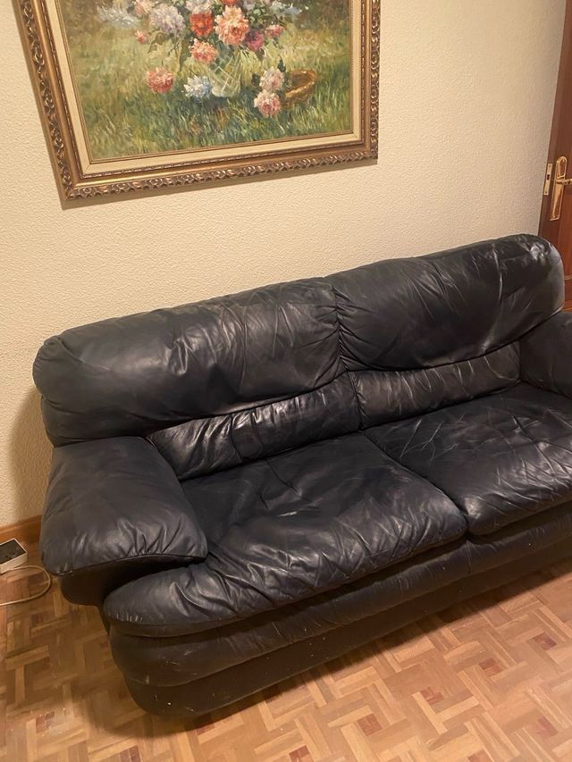 Sofá de piel azul marino