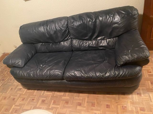 Sofá de piel azul marino