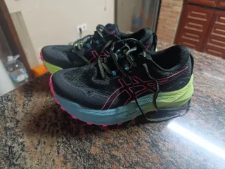 Zapatillas Asics Trail Running Negro/Rosa