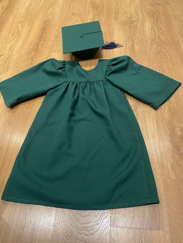 Toga y birrete graduación Humanitas 5-6 años