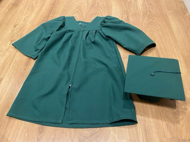 Toga y birrete graduación Humanitas 5-6 años