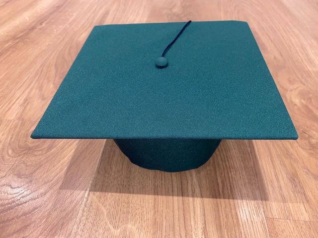 Toga y birrete graduación Humanitas 5-6 años