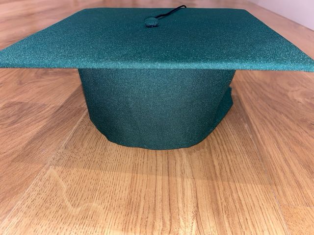 Toga y birrete graduación Humanitas 5-6 años