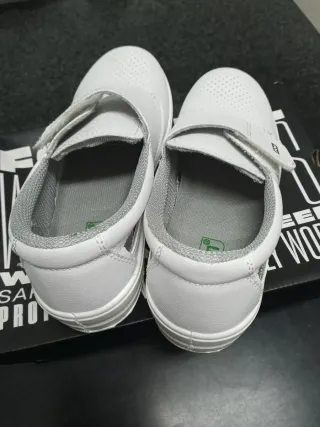 Zapatos Sanitarios Blancos talla 38 nuevos