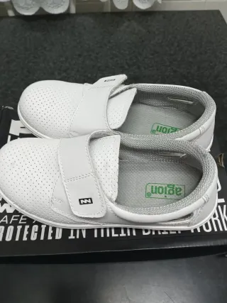 Zapatos Sanitarios Blancos talla 38 nuevos