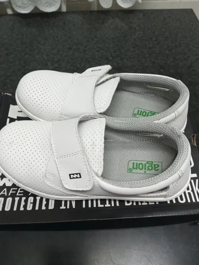 Zapatos Sanitarios Blancos talla 38 nuevos