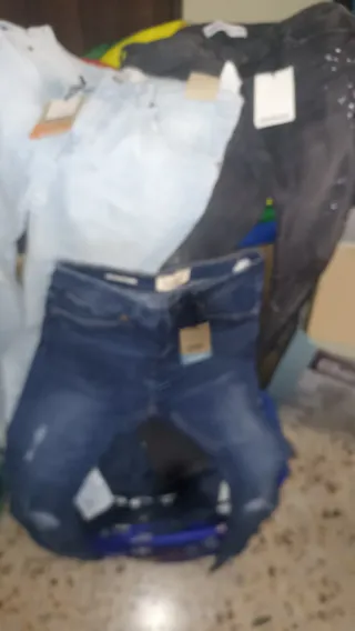 Pantalones vaqueros talla 40 y 42.