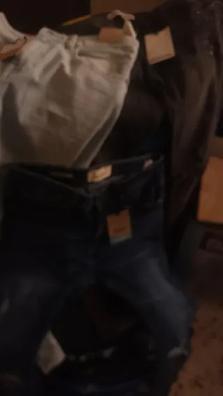 Pantalones vaqueros talla 40 y 42.