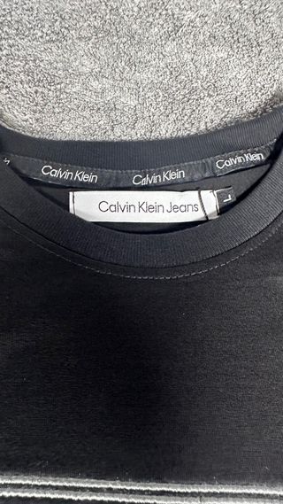 T-shirt Calvin Klein Preta