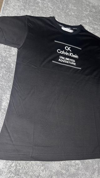 T-shirt Calvin Klein Preta