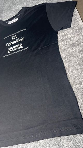 T-shirt Calvin Klein Preta