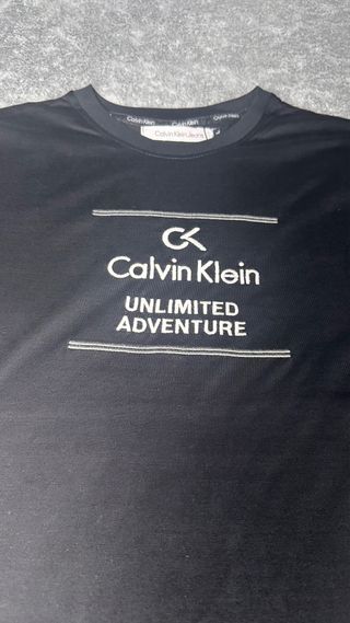T-shirt Calvin Klein Preta