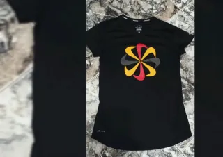 Camiseta negra NIKE y pantalón negro corto PUMA