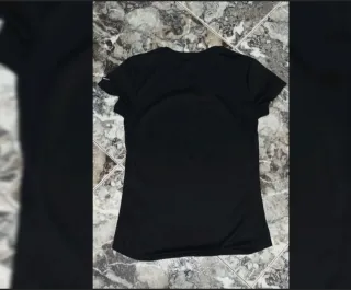 Camiseta negra NIKE y pantalón negro corto PUMA
