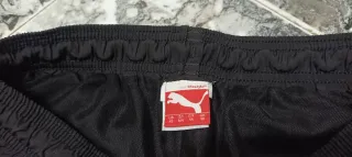 Camiseta negra NIKE y pantalón negro corto PUMA