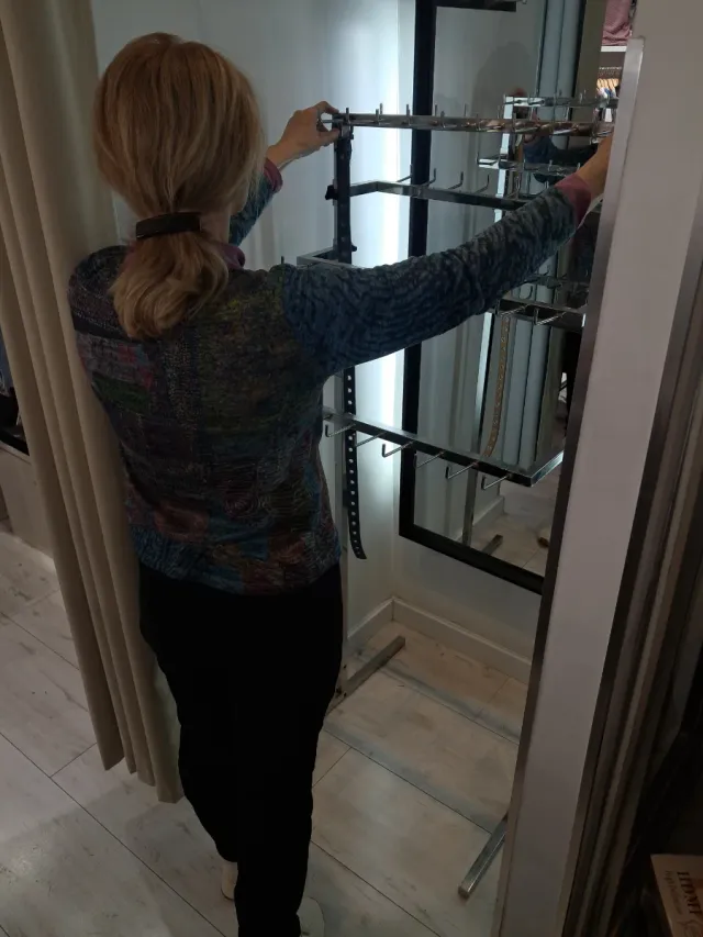 COLGADOR PERCHERO METALICO DE BLISTERS, CINTURONES