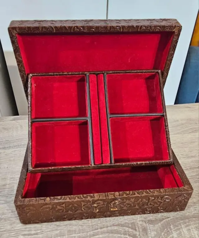 Joyero cuero repujado artesanal Don Quijote