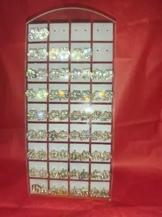 Lote de 32 pares de pendientes