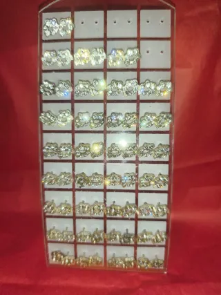 Lote de 32 pares de pendientes