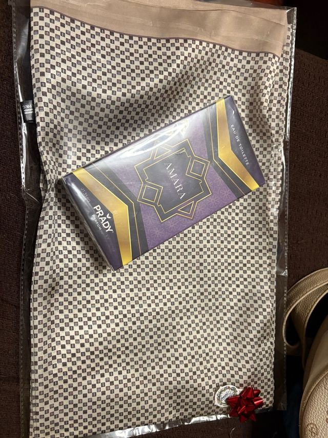 Pañuelo Prady y Perfume Amara Eau de Toilette