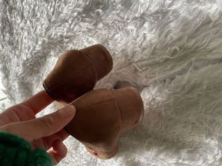 Zapato tacón bajo ante