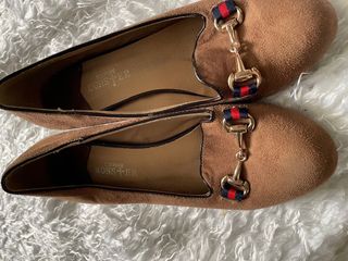 Zapato tacón bajo ante