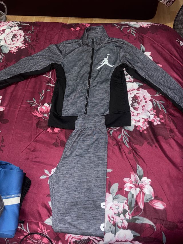 Conjunto Jordan gris y negro