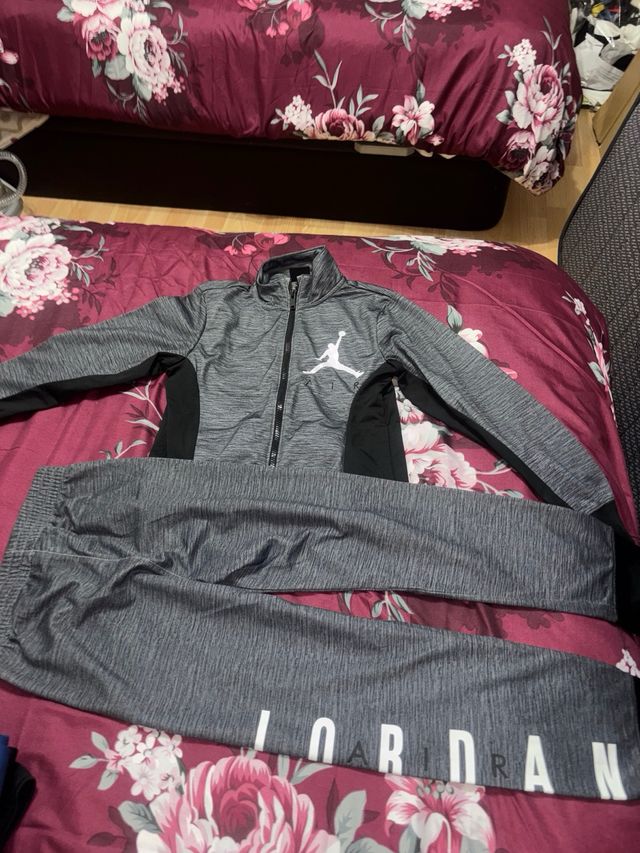 Conjunto Jordan gris y negro