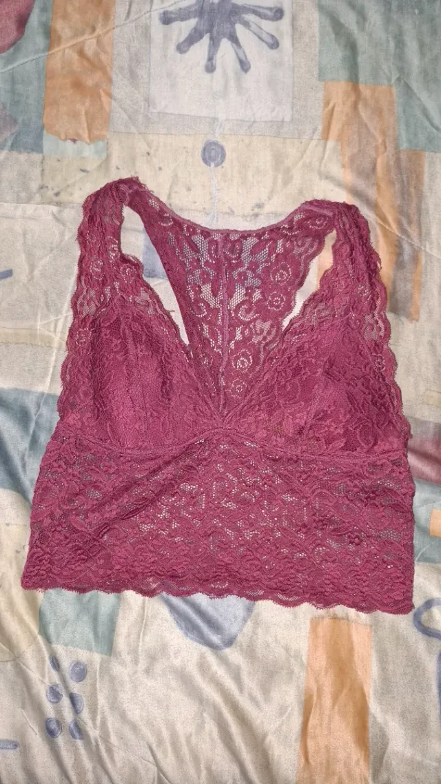 Bralette de encaje fucsia
