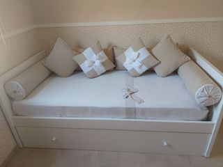 Juego de cama con cojines y estor