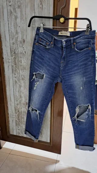 Pantalón vaquero Gap desgastado talla XS