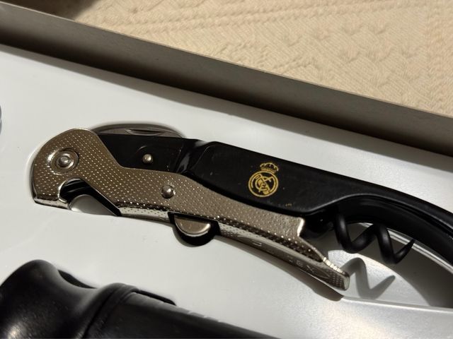 Set de vino + 8 Tazas Real Madrid