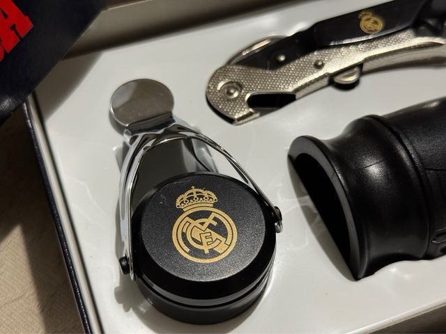 Set de vino + 8 Tazas Real Madrid