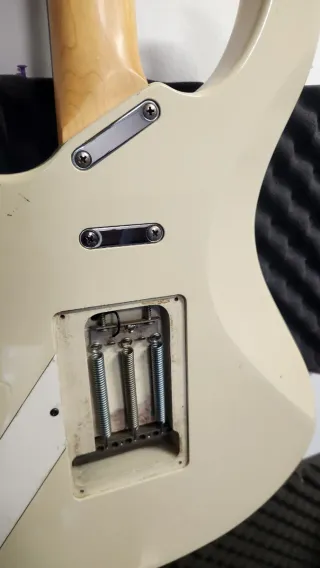 Guitarra Yamaha Color Crema 712 OFERTA