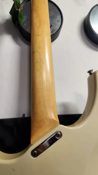 Guitarra Yamaha Color Crema 712 OFERTA
