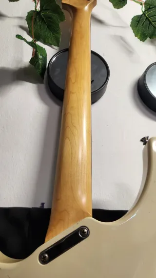 Guitarra Yamaha Color Crema 712 OFERTA