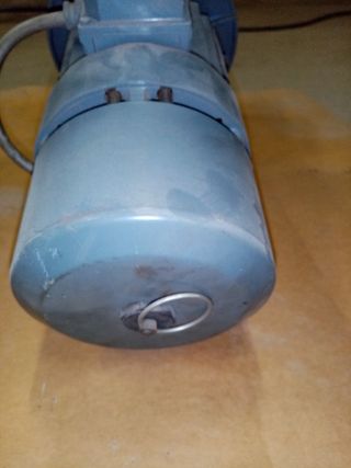 Motor reductor con freno marca PUYOL MUNTALA