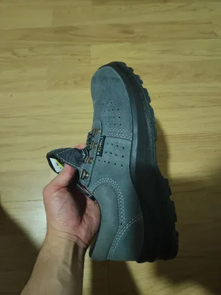 Zapatos de seguridad grises talla 42