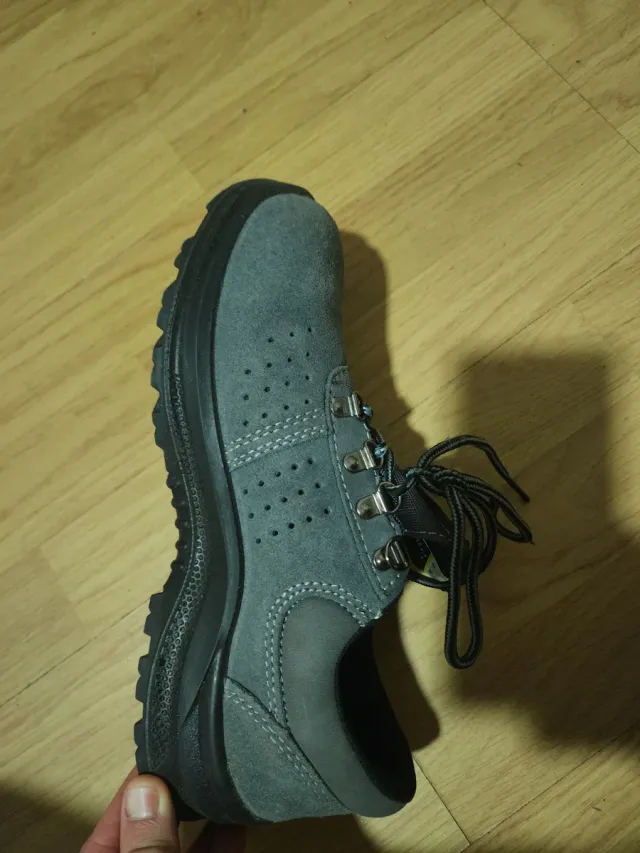 Zapatos de seguridad grises talla 42