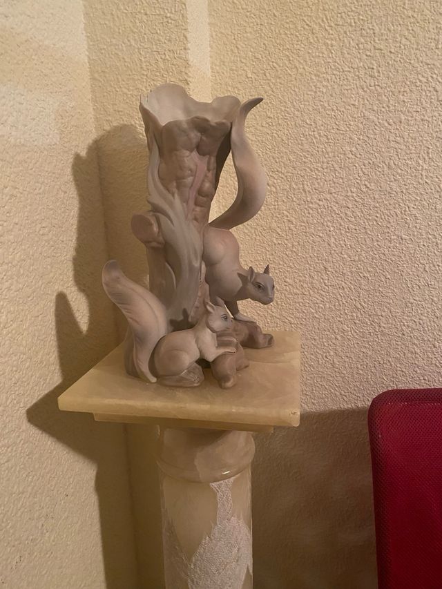 Florero Naturaleza con Ardillas