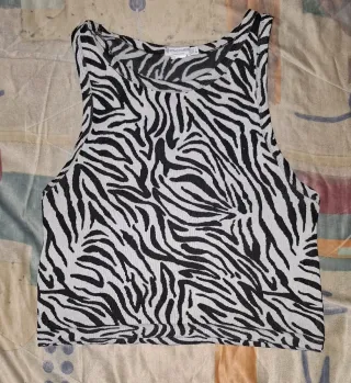 Top Stradivarius estampado cebra