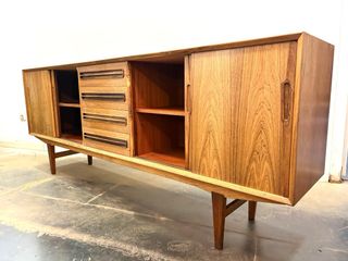 Aparador midcentury HW Klein Dinamarca 1960’s