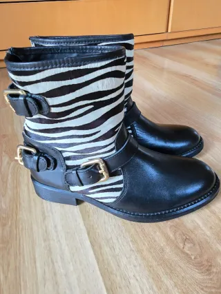 Botas Guess Animal Print Hebillas Doradas