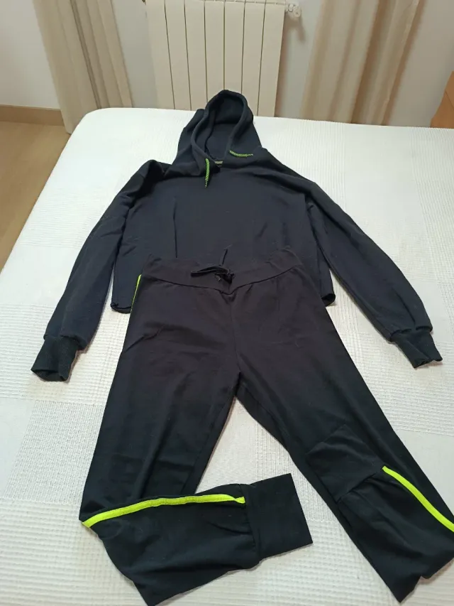 Conjunto chándal oversize negro y verde