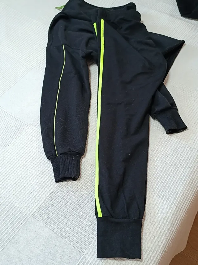 Conjunto chándal oversize negro y verde