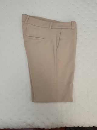 Pantalón pinzas beige trabajo