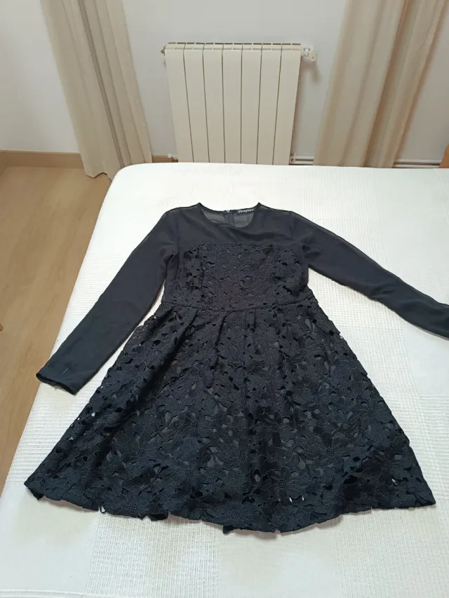 Vestido fiesta negro encaje manga larga